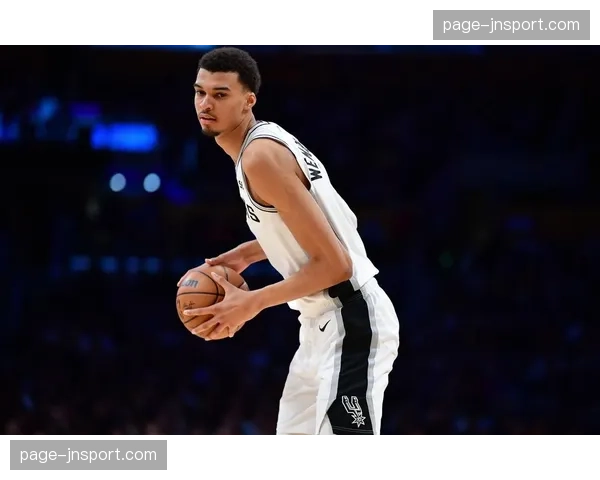 特写：莫布里连续两次封盖文班亚马切入，引爆骑士主场