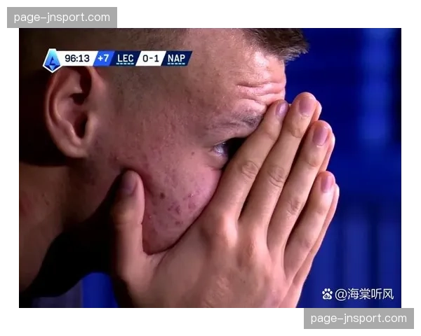 意甲花絮：小狗闯入赛场导致比赛中断五分钟，球员纷纷逗玩